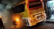Bus de Cotrans se incendia en Capitanejo, Santander; pasajeros evacuan a tiempo