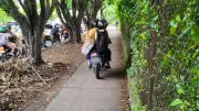Cali: Motociclistas invaden andén en Calle 44 y ponen en riesgo a peatones constantemente