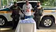Capturan a motociclista con 53 billetes falsos de $50.000 en control de carretera