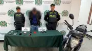 Capturan a motoladrón en Bosa con 11 celulares robados y arma traumática