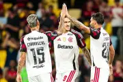 Carrascal brilla con dos asistencias en goleada del Flamengo que lo lleva a la final carioca