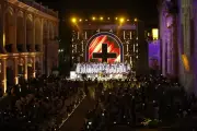 Cartagena ilumina su fe con el Lucernario: cientos de fieles en procesión por Semana Santa 2026