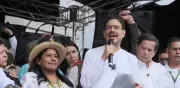 Cepeda impulsa recolección de firmas para Asamblea Constituyente en evento de Medellín