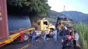 Choque múltiple de tractomulas cierra vía Cajamarca-Ibagué en el Tolima