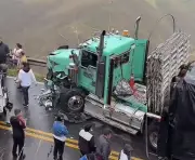 Choque mortal entre camión y tractomula cierra vía Bucaramanga-Pamplona