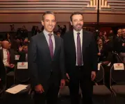 David Vélez de Nu Holdings es reconocido como Empresario del Año en ceremonia en Bogotá
