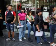 Desempleo en Chile alcanza 8,3% en trimestre móvil a febrero según INE