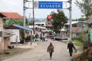 Ecuador eleva aranceles al 50% para productos colombianos en escalada de tensión comercial