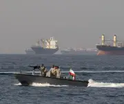 EE.UU. hunde buque iraní en ataque con submarino y amenaza con eliminar toda su armada