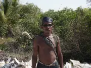El Hombre Caimán renace en Cartagena como guardián ambiental de Isla de León