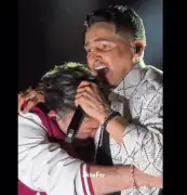 Emotivo abrazo entre Jean Carlos Centeno y Jorge Celedón conmueve al vallenato