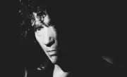 Enrique Bunbury lanza nuevo sencillo y anuncia gira continental para 2026