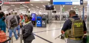 Estados Unidos despliega agentes del ICE en aeropuertos para Semana Santa ante crisis de TSA