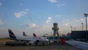 Evacúan aeropuerto de Barranquilla por alerta de explosivos en equipajes sospechosos