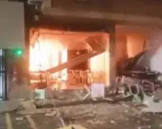 Explosión e incendio en restaurante de Cali deja mujer herida y afecta locales comerciales