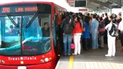 Funcionaria de Transmilenio atacada con químicos en Soacha tras llamar la atención por ingreso irregular