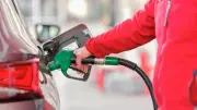 Gasolina en EE.UU. alcanza precio más alto desde 2022, afectando bolsillo de conductores