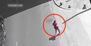 Hombre con machete ataca en calle 80 de Bogotá: video capta escena de pánico y rápida reacción policial