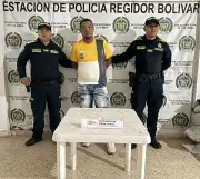 Hombre que fue a pedir documento a la Policía terminó capturado por orden judicial