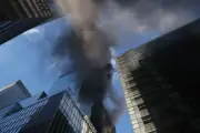 Incendio en rascacielos de Manhattan durante desfile de San Patricio moviliza a bomberos