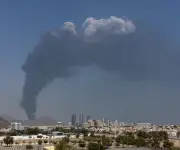 Incendio en yacimiento de gas de Emiratos Árabes Unidos tras ataques iraníes