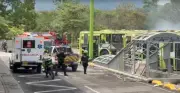Incendio intencional afecta bus en abandonado portal de Metrolínea en Girón