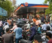 India impone aranceles a exportaciones de combustible para proteger suministro interno