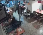 Indignación por video de profesor que pisa a perrita en panadería de Chapinero