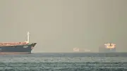 Irán Cierra el Estrecho de Ormuz: Amenaza con Destruir Barcos que Transiten