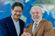 Iván Cepeda se reúne con Lula da Silva en Brasilia tras inscribir su candidatura presidencial