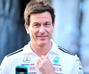 Jefe de Mercedes afirma que la F1 es 'segunda prioridad' por crisis en Oriente Medio