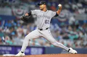 José Quintana debuta con Rockies en derrota ante Marlins de Miami