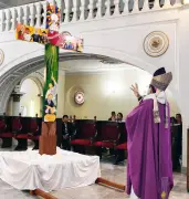 La cruz de Jesús revela el amor verdadero que transforma el mundo