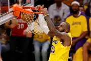 LeBron James establece nuevo récord histórico de tiros anotados en la NBA