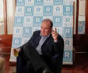 López Aliaga promete expulsar ilegales y reinstaurar jueces sin rostro en Perú