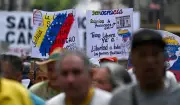 Marchas simultáneas en Caracas: sindicalistas exigen salarios y chavistas defienden la paz