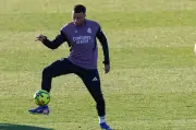 Mbappé y Carreras entrenan con normalidad mientras Francia convoca al delantero para amistosos