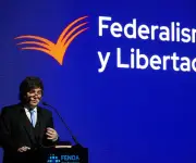 Milei defiende ajuste económico y critica a empresarios con privilegios en Foro del NOA