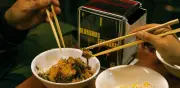 Mubi y Wú Dumplings crean experiencia gastronómica inspirada en 'Blossoms Shanghai' de Wong Kar Wai