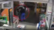 Mujer enfrenta a ladrón armado en droguería de Bosa: video muestra su valiente reacción