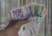 Peso colombiano lidera caída entre monedas emergentes: billetes de 50.000 y 100.000 pierden valor frente al dólar