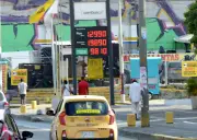 Petro advierte posible alza de gasolina por crisis petrolera internacional