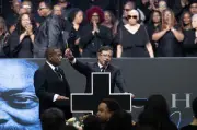 Petro protagoniza momento incómodo en funeral de Jesse Jackson en Chicago