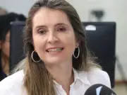 Petro y Valencia chocan por subsidios a adultos mayores y estabilidad democrática