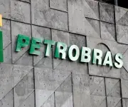 Petrobras supera expectativas con récord de producción que compensa caída del petróleo