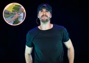 Polémica en redes por video de Enrique Iglesias cargando a su bebé recién nacido