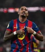 Raphinha se lesiona con Brasil y estará cinco semanas fuera, golpe para el Barcelona