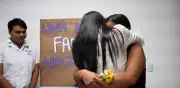 Reencuentro conmovedor: madre e hija se abrazan tras 25 años de separación por conflicto armado