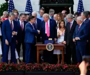 Reforma tributaria de Trump reduce impuestos corporativos hasta 15% en EE.UU.