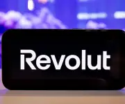 Revolut obtiene licencia bancaria completa en Reino Unido para expandir servicios financieros